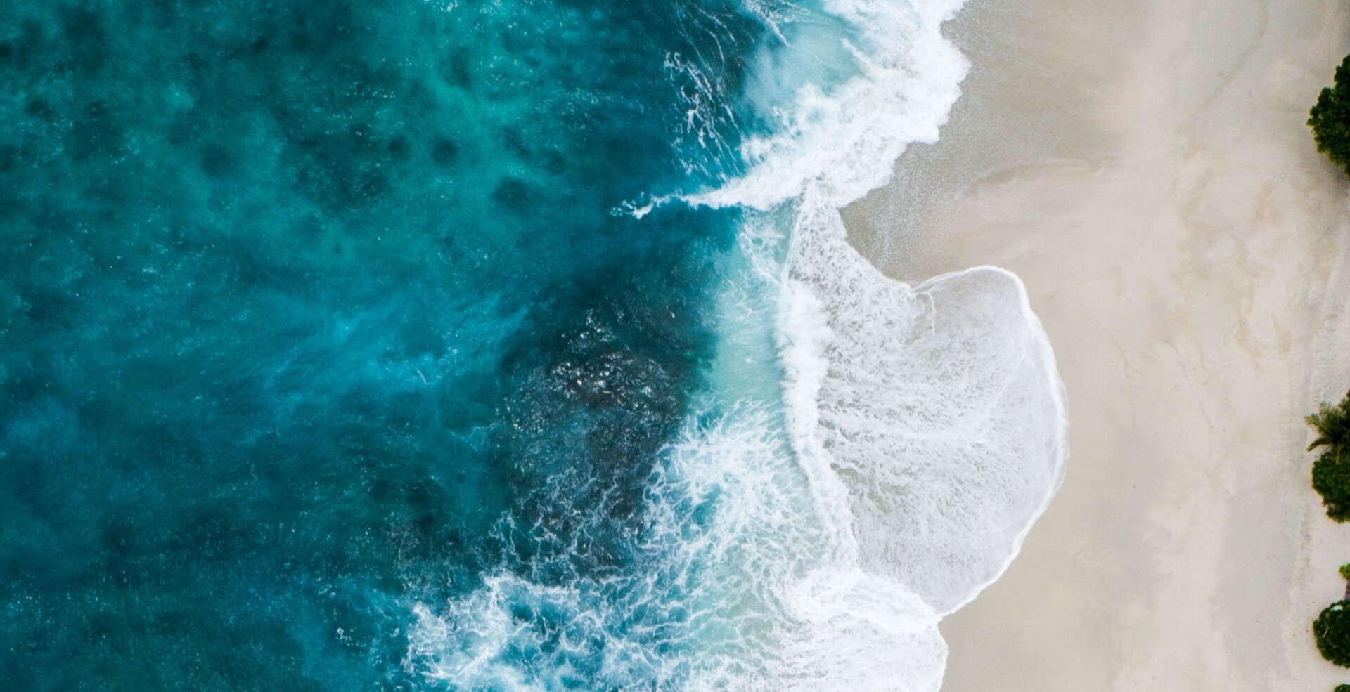 Waves crashing into the beach 