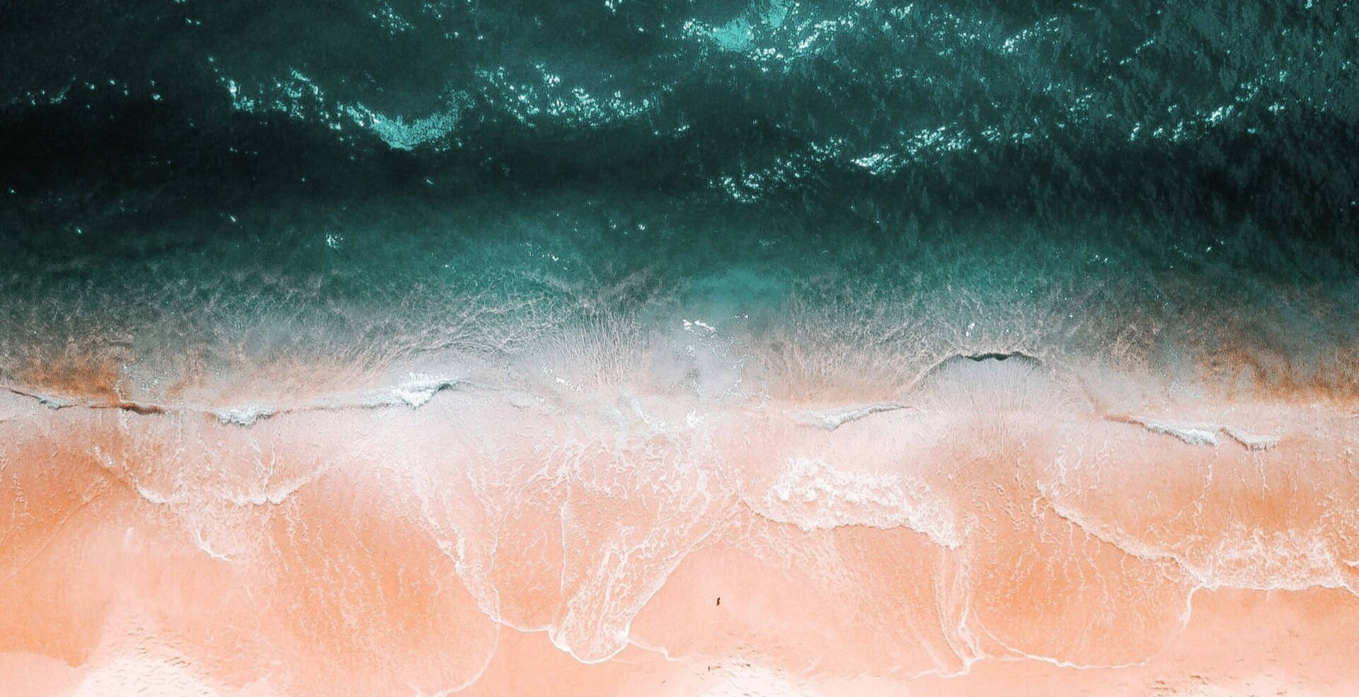 Waves crashing into the beach 